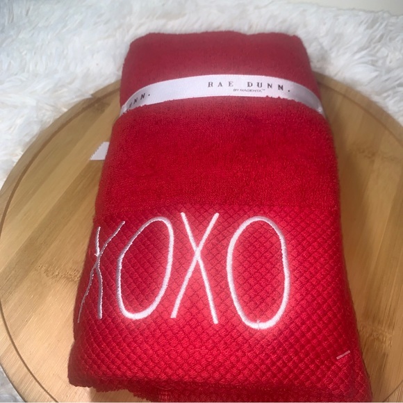 Rae Dunn Valentines Day Hand Towels Set of 2 NEW - Picture 4 of 4